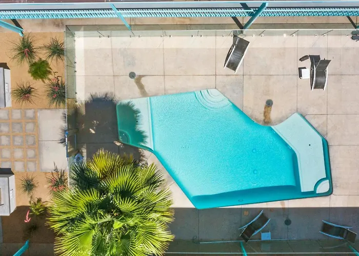 Modern Loft-style By Dtph Poolside Access & Parking